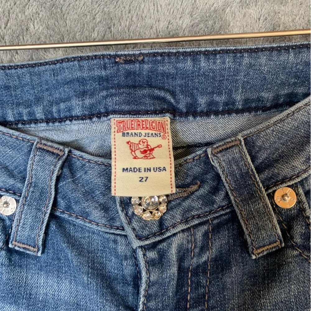 True Religion Straight Leg Low Rise Y2K Medium Wash Pink Rhinestone Buttons S 27 - Picture 3 of 11
